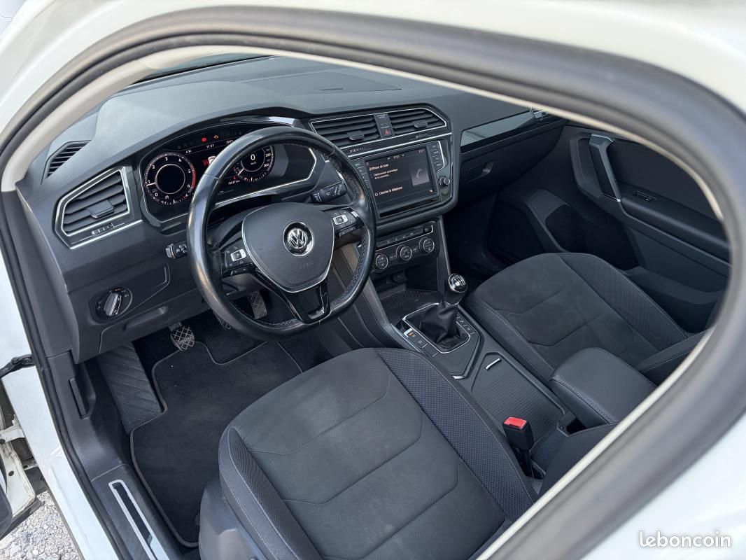 Volkswagen Tiguan 2.0 TDI 150 BVM6 CARAT EDITION PACK RLINE / SUIVI COMPLET VOLKSWAGEN (image 5)
