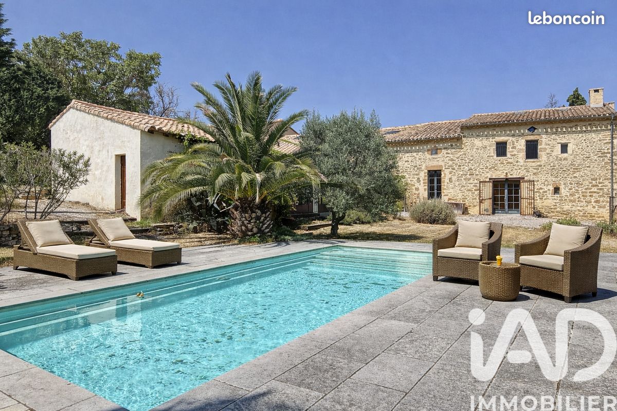 Maison 11 pièces 410 m² · à Montferrand · 410 m² · 520 000 €
