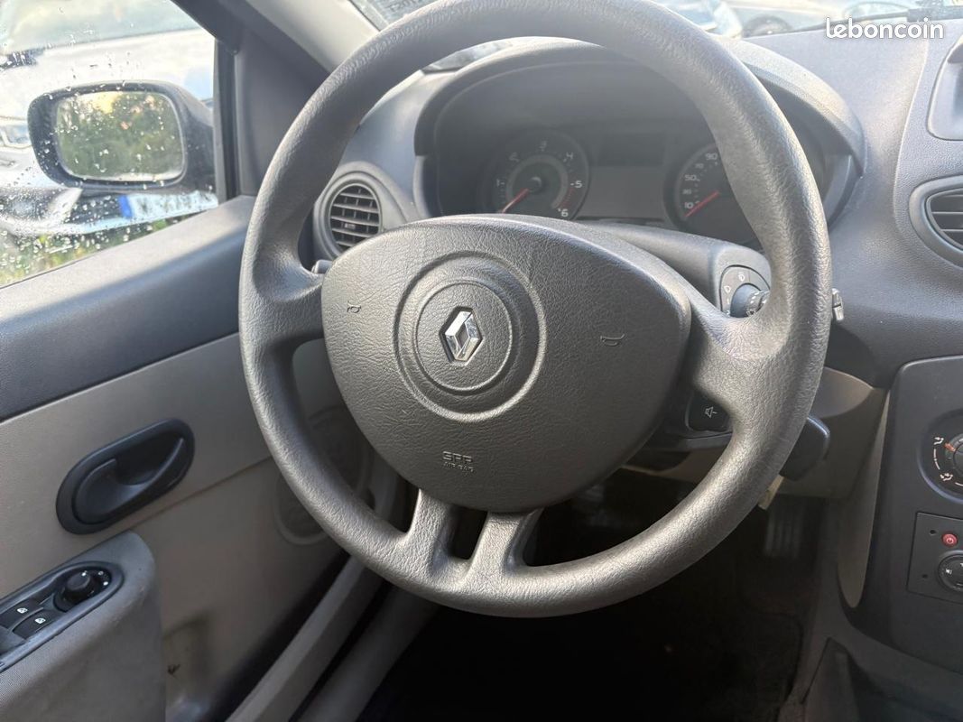 RENAULT CLIO III 1.5dci 5 Portes 68 cv (image 11)
