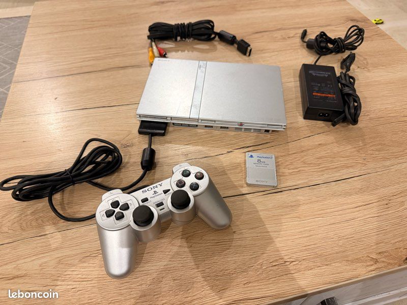 SONY PS2 Fat Noire "Révisé" + 1 Manettes Cables et 6 jeux en TTBE EUR