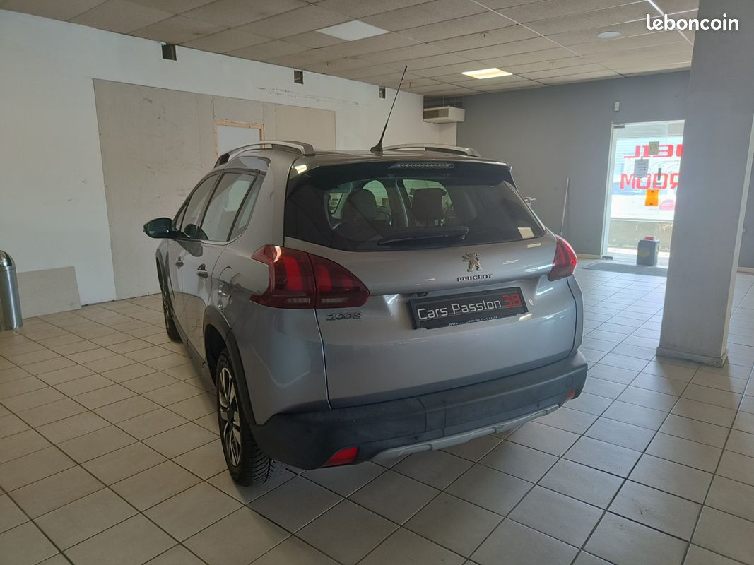 PEUGEOT 2008 1.6 BlueHDi 100ch BVM5 Allure (image 6)