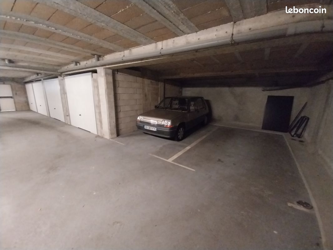 Parking sous-sol LES ESSARTS LE ROI · à Les Essarts-le-Roi · 10 000 €