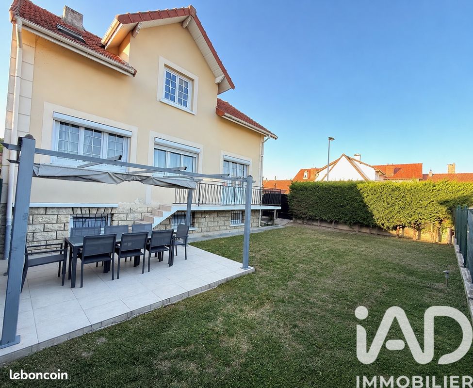 Maison 6 pièces 113 m² · à Chanteloup-les-Vignes · 113 m² · 355 000 €