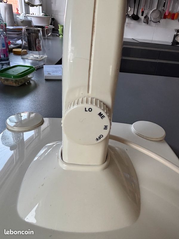 Ventilateur oscillant sur socle - Électroménager
