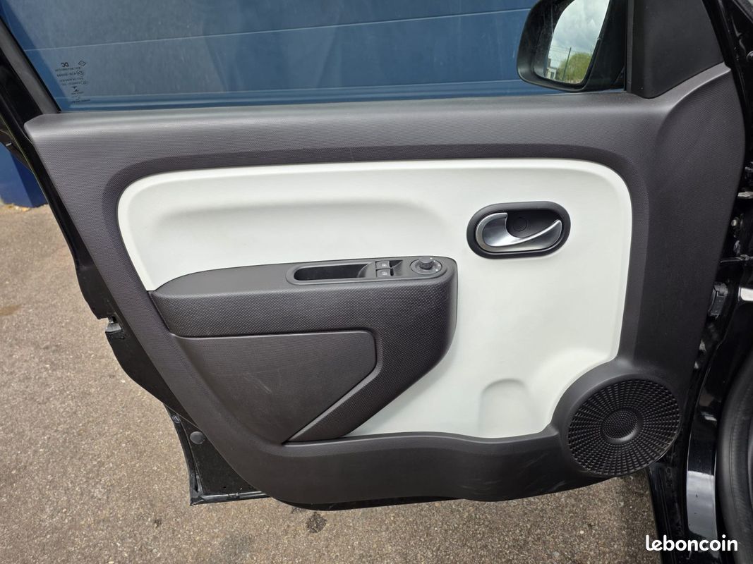 RENAULT TWINGO III SCe 65 Equilibre (image 13)