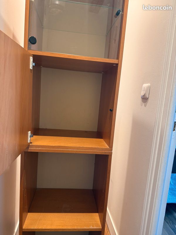 Meuble de rangement en bois avec vitrine (image 4)