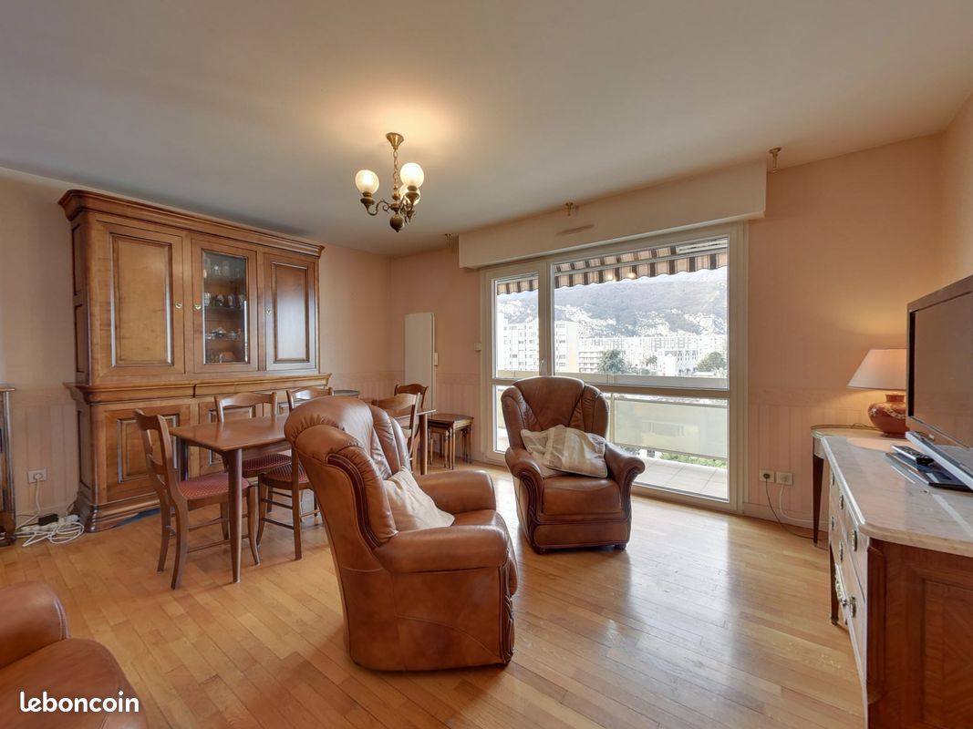 Appartement 5 pièces 98 m² · à Échirolles · 98 m² · 125 000 €