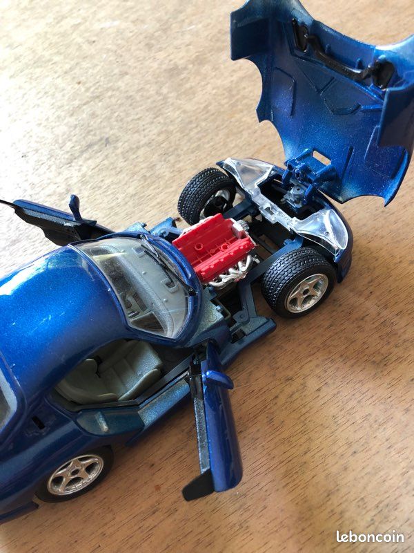 Voiture burago viper 1/24 (image 5)