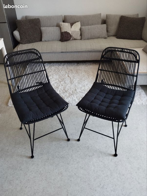Lot 2 chaises rotin (image 1)