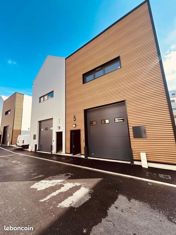Entrepôt 128 m² BAGNOLET (image 1)