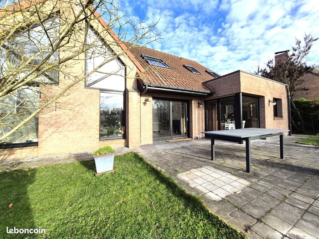 Maison 10 pièces 199 m² (image 1)
