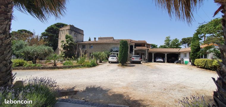 Maison 8 pièces 330 m²
