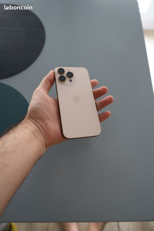 iPhone 16 Pro - 6.3 pouces - 128Go - Titane Noir Renewed - État Premium