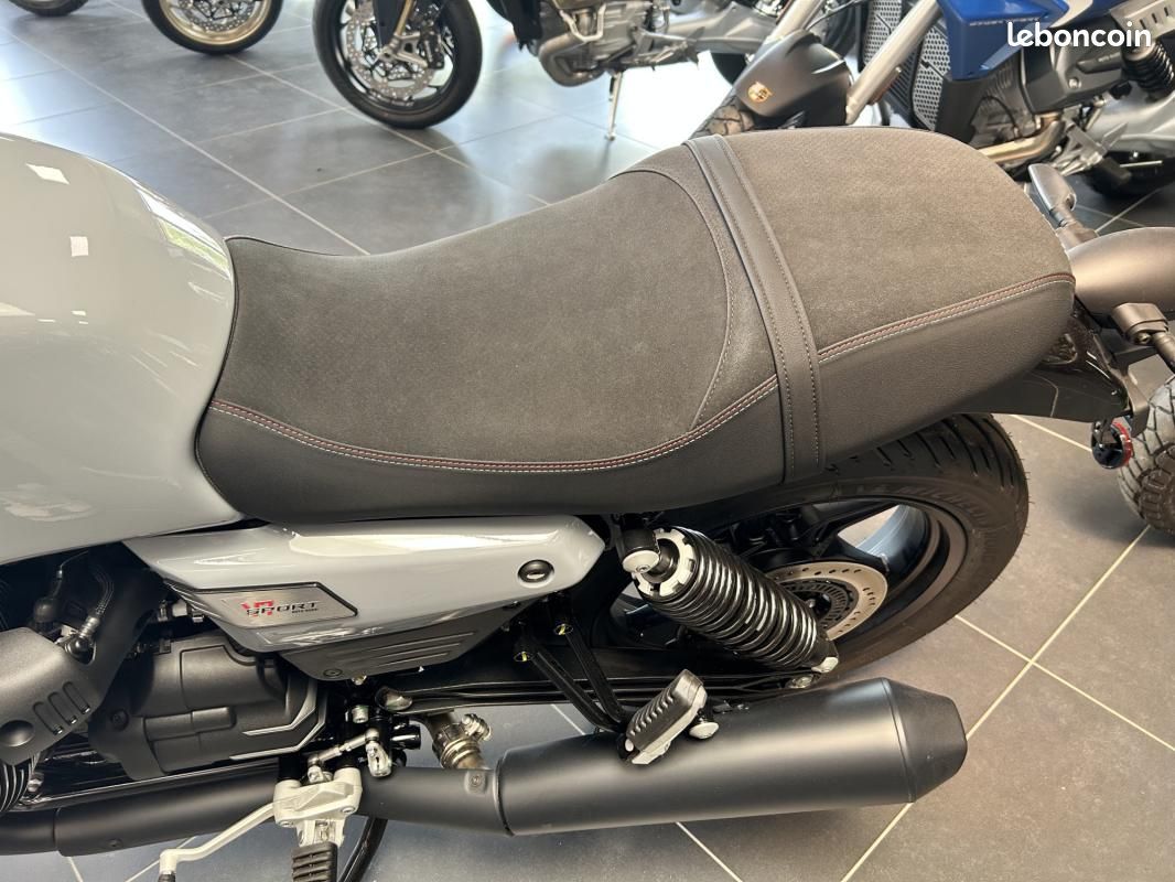 Moto Guzzi V7 SPORT 850 (image 9)