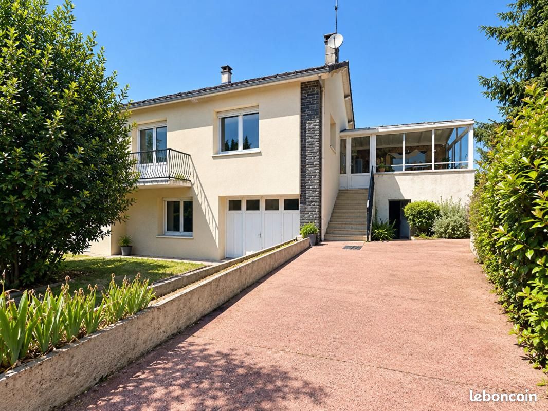 Maison 13 pièces 175 m² · à Essarts-en-Bocage · 175 m² · 229 900 €