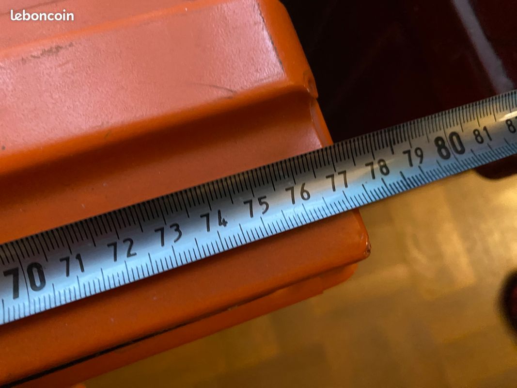 Grande malle en métal orange (image 7)