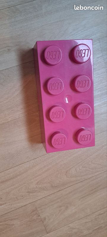 Vds boîte LEGO rose avec vrac et playmobil cowboy (image 1)
