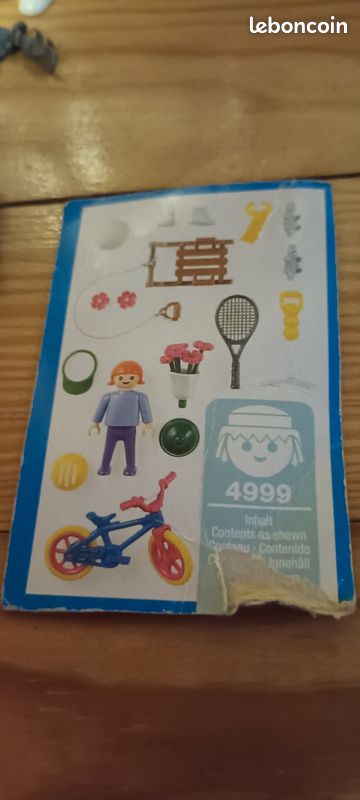 Petite fille à vélo avec ses affaires de sport Playmobil 4999 (image 3)
