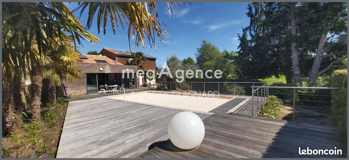 Maison 12 pièces 217 m² · à Bressuire · 217 m² · 312 500 €