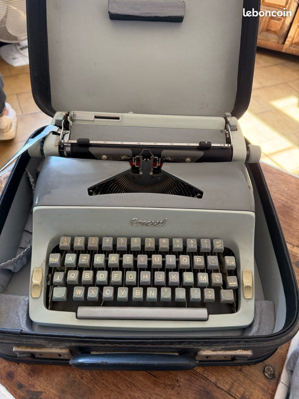 Machine à écrire vintage CONSUL avec valise d’origine – AZERTY (image 1)