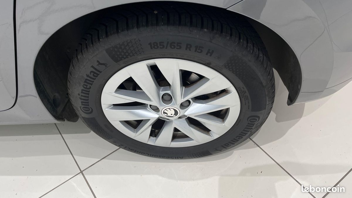 SKODA Fabia 1.0 MPI 80 ch BVM5 Selection (image 11)