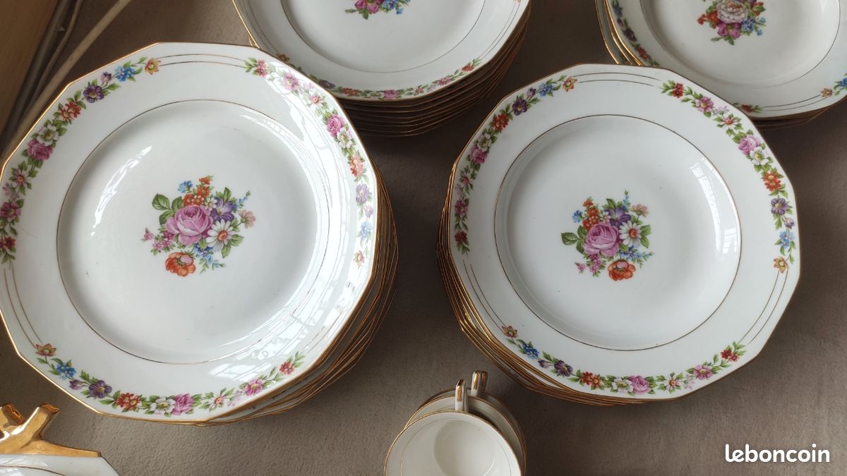 Lot Vaisselle ancienne vintage 58 pièces Porcelaine de Limoges floral et dorures (image 11)