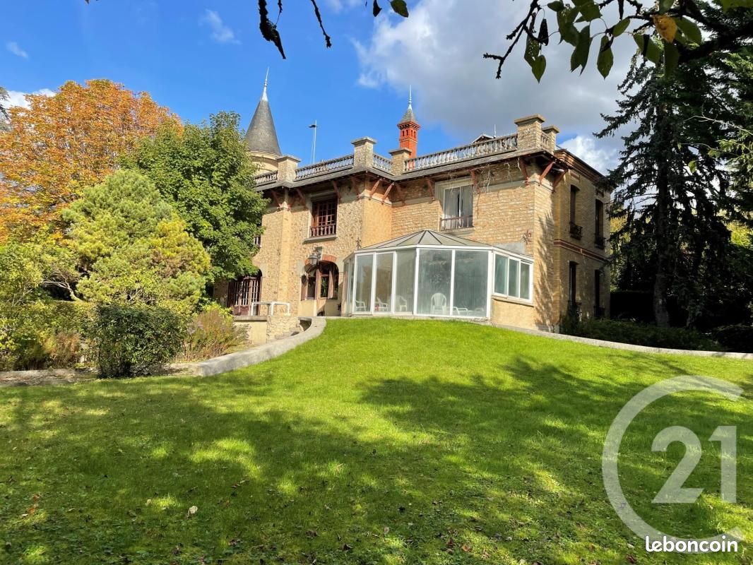 Maison 10 pièces 238 m² · à Livry-sur-Seine · 238 m² · 630 000 €