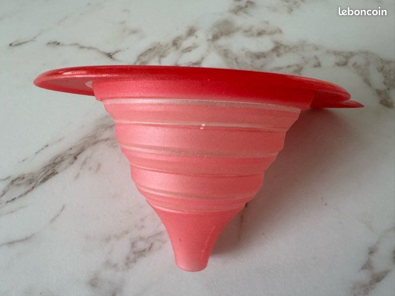 Entonnoir rouge rétractable Tupperware neuf (image 3)