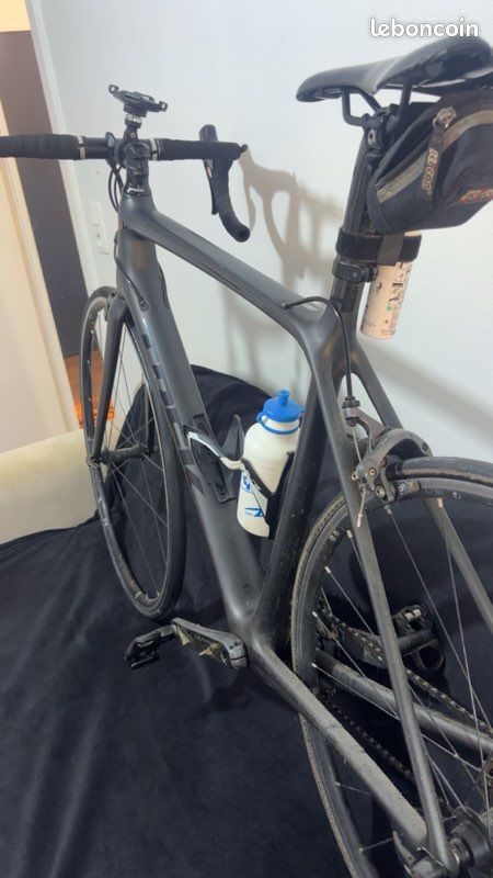 🚴 Vélo de route TREK – Très bon état 🚴 Je vends mon vélo de route TREK, léger, rapide et très agréable à rouler. Idéal pour le sport, les longues sorties ou les entraînements. ✅ Fonctionne très bien ✅ (image 4)