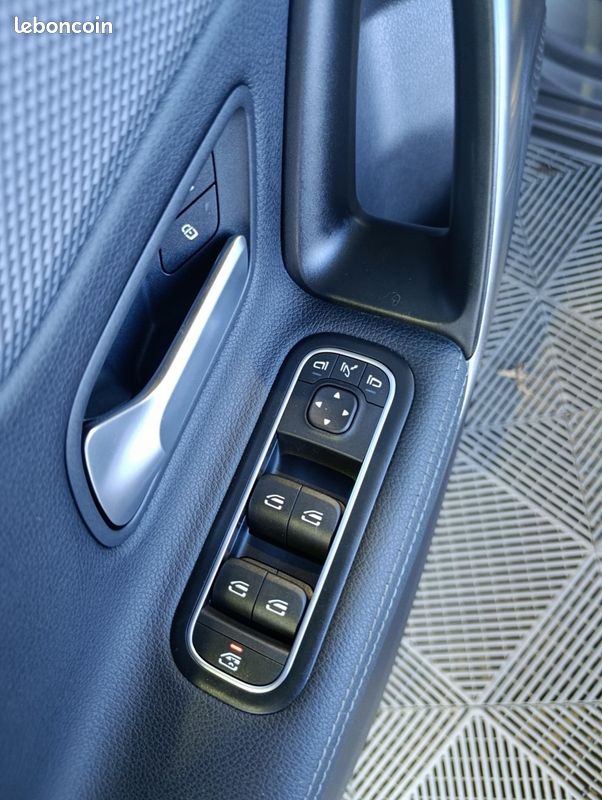 Mercedes Classe A Berline (4) A 180 d Progressive Line 7G-DCT (image 23)