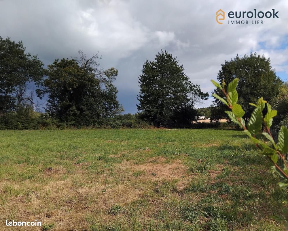 Terrain 1086 m² · à Saint-Guyomard · 116 600 €