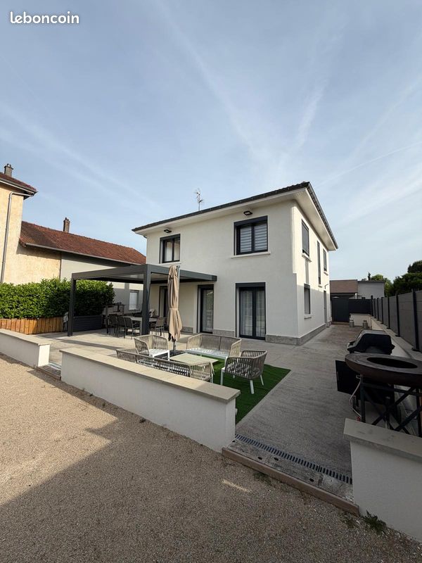 Maison 5 pièces 123 m² · à Polliat · 123 m² · 319 000 €