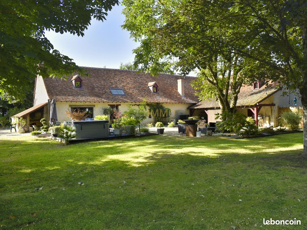Maison 11 pièces 300 m² · à Cormeray · 300 m² · 689 000 €