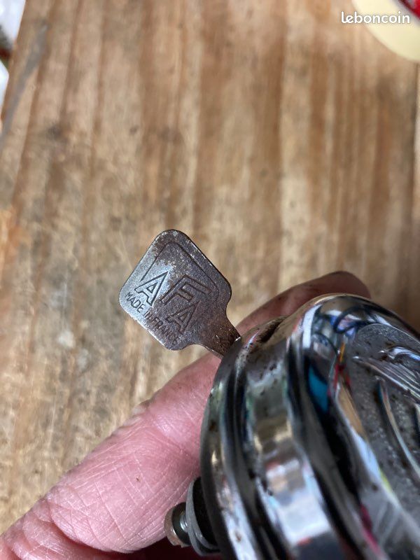 ancienne sonnette vélo marque AFA Lamouroux a Tarascon , bon son a voir