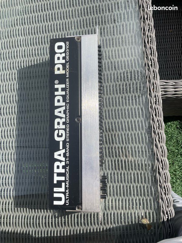 Behringer Ultra-Graph Pro GEQ3102 – Égaliseur graphique stéréo 31 bandes (image 1)