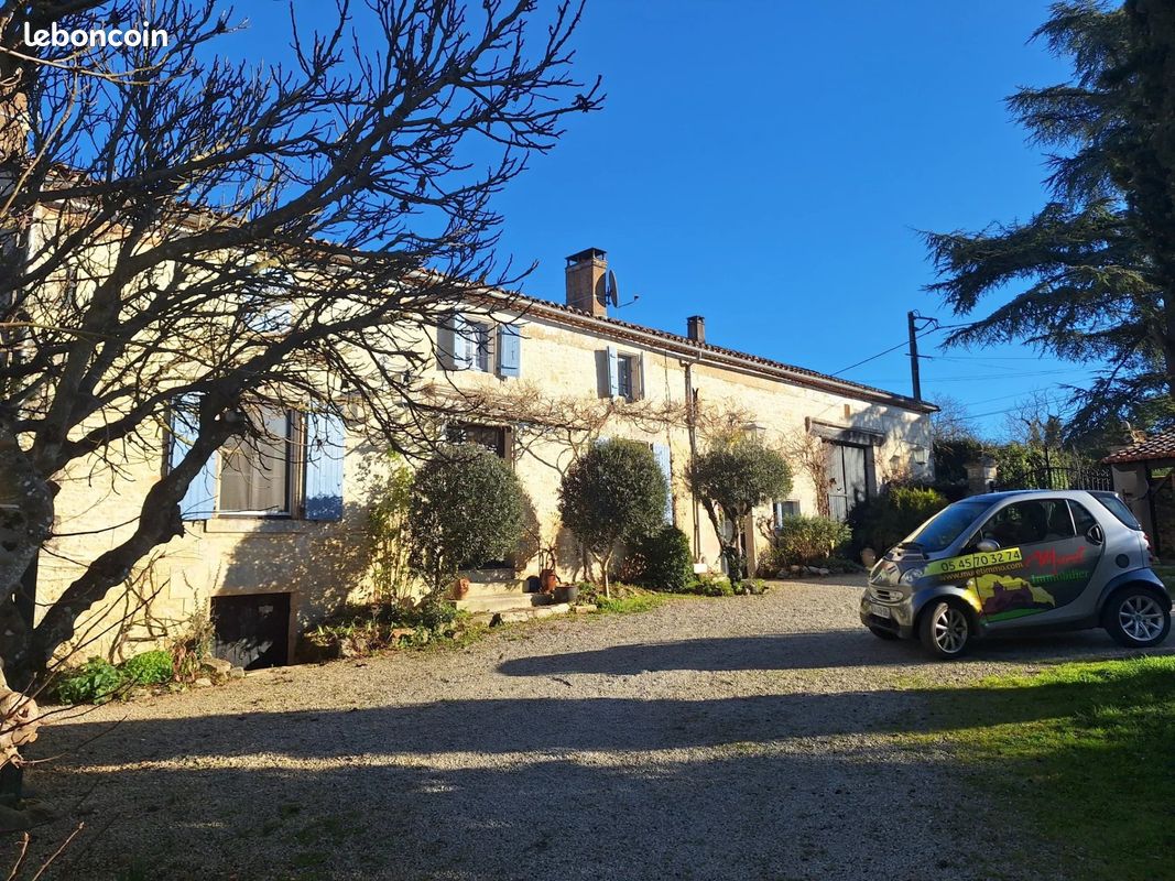 Maison 7 pièces 245 m² · à La Rochette · 245 m² · 420 000 €