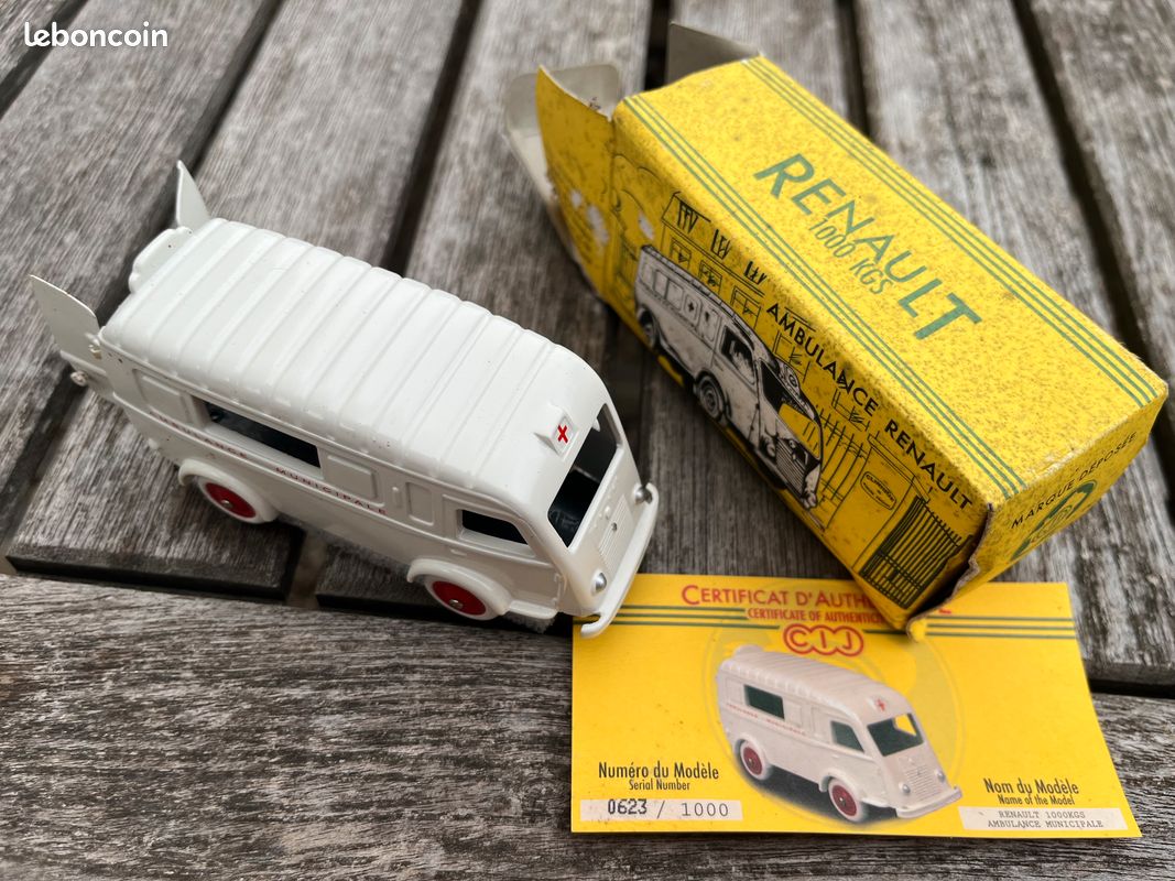 Miniature CIJ 1/43 - Renault 1000kg Ambulance Municipale - Édition Limitée - Occasion