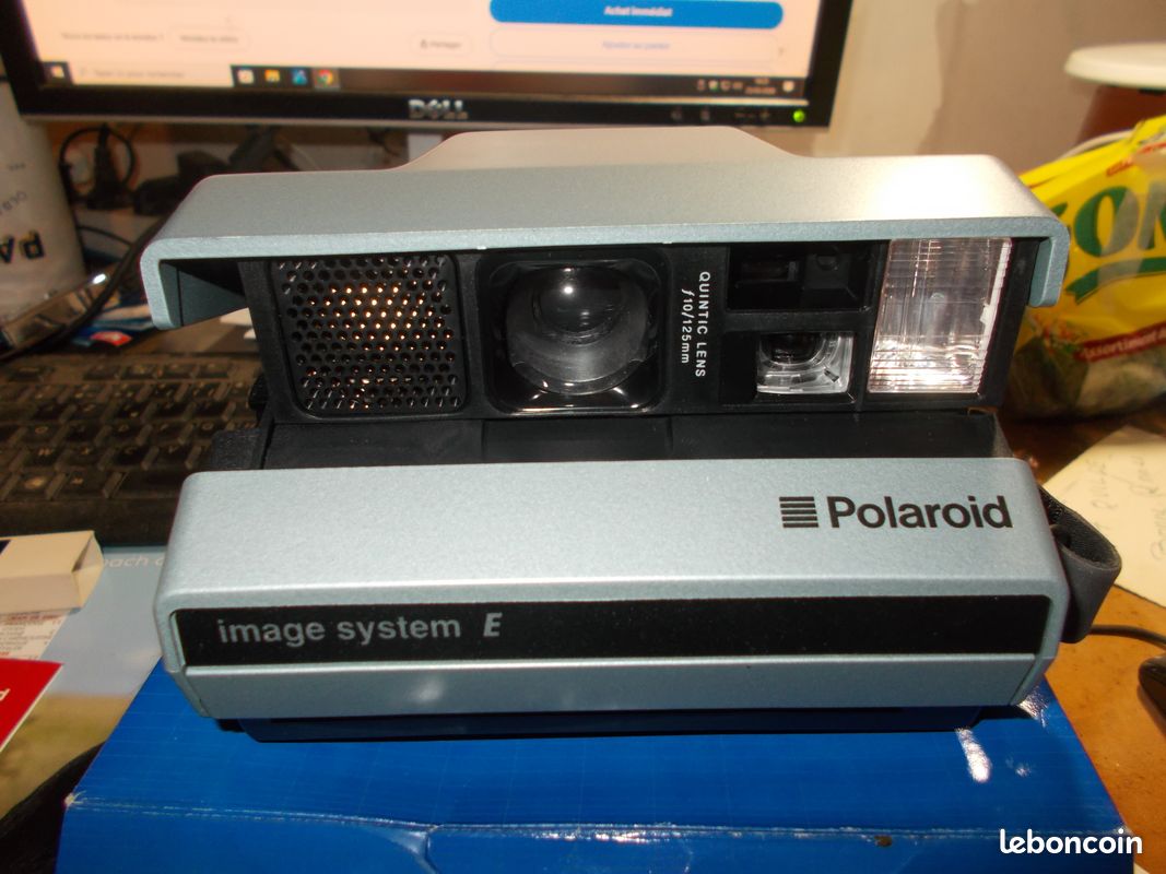 Appareil photo polaroïd en boîte - Canada