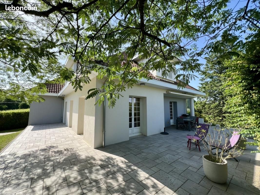 Maison 9 pièces 243 m² · à Charnay-lès-Mâcon · 243 m² · 495 000 €
