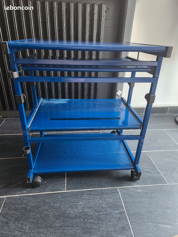 Petit bureau en métal (image 3)