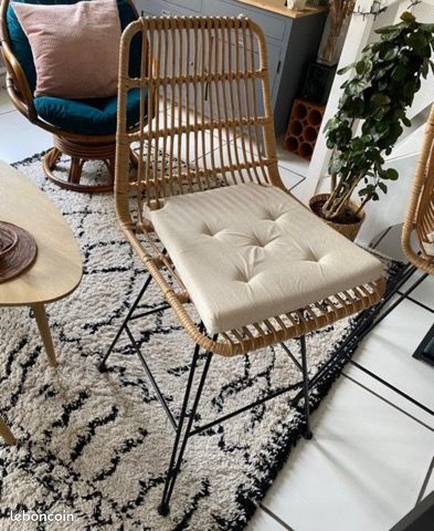 Chaise haute en rotin (image 1)