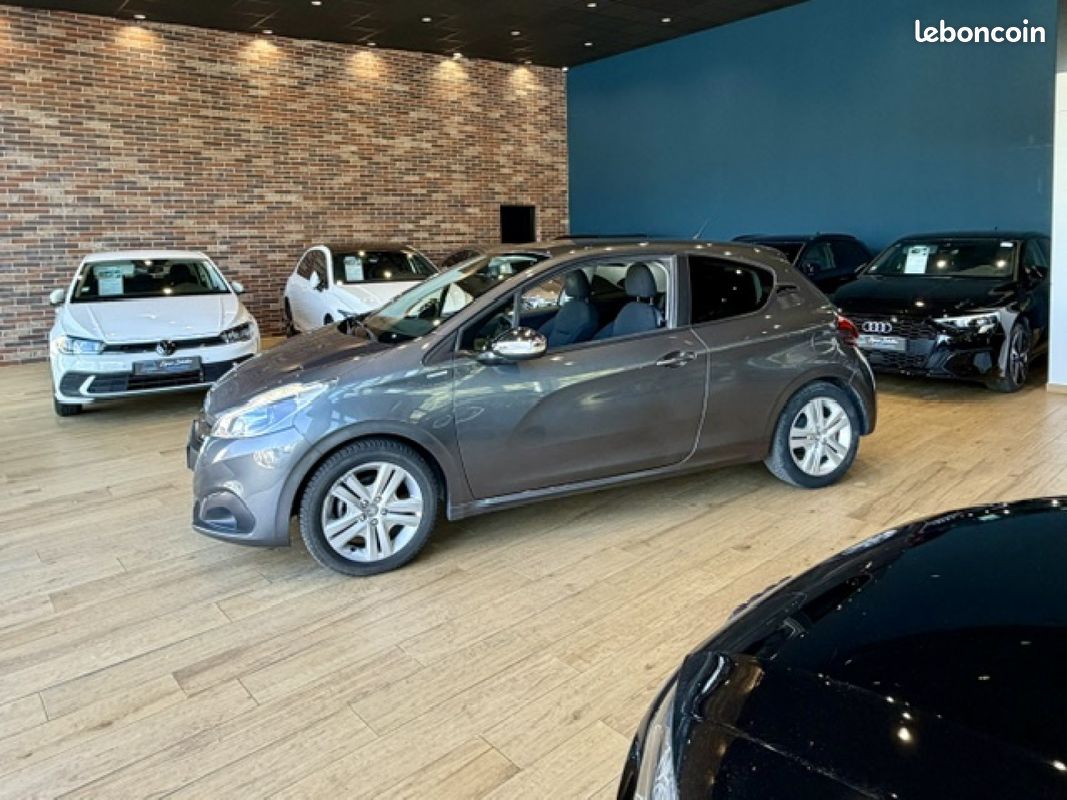 PEUGEOT 208 1.2 82ch BVM5 Style faible kilometrage (image 6)