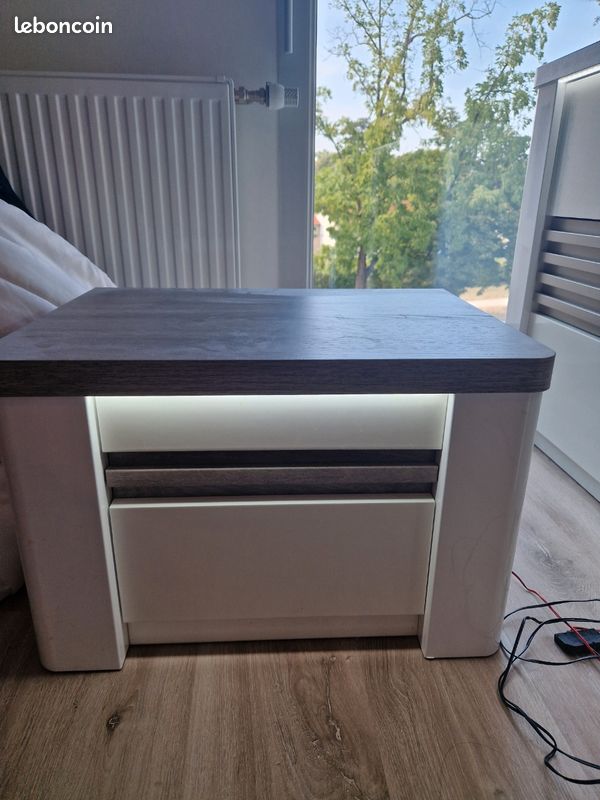 Table de chevet avec LED (image 1)
