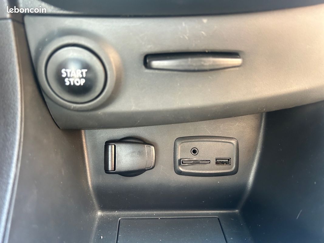 RENAULT CLIO IV DCi 90 Energy Steel EDC ( SE GARE TOUTE SEUL ) (image 23)