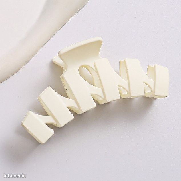 Picasso hair clip (image 2)