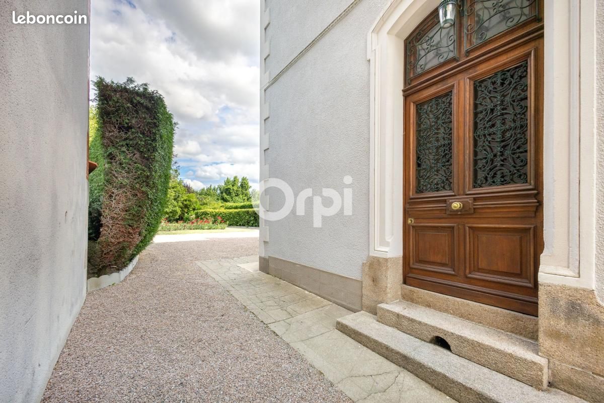 Maison 8 pièces 215 m² · à Saint-Junien · 215 m² · 400 000 €