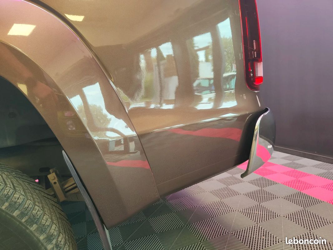 VOLKSWAGEN AMAROK HIGHLINE Double Cabine 2.0 BiTDi 180cv 4Motion - Historique d'entretien - Caméra - Attelage - Sièges chauffants en cuir - (image 29)