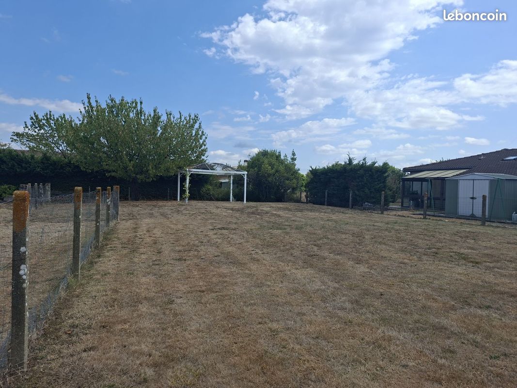 Terrain à bâtir de 876 m² à GRENADE-SUR-L'ADOUR (40) · 45 000 €