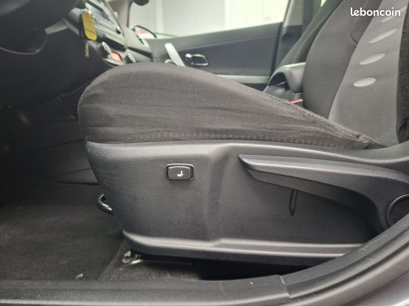 Kia CEE'D 1.6 crdi 128 ch Active Visio / Toit pano / Régulateur / Radar / 1ère main / (image 23)