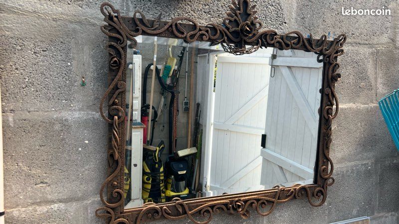 Miroir ancien en fer forgé (image 1)
